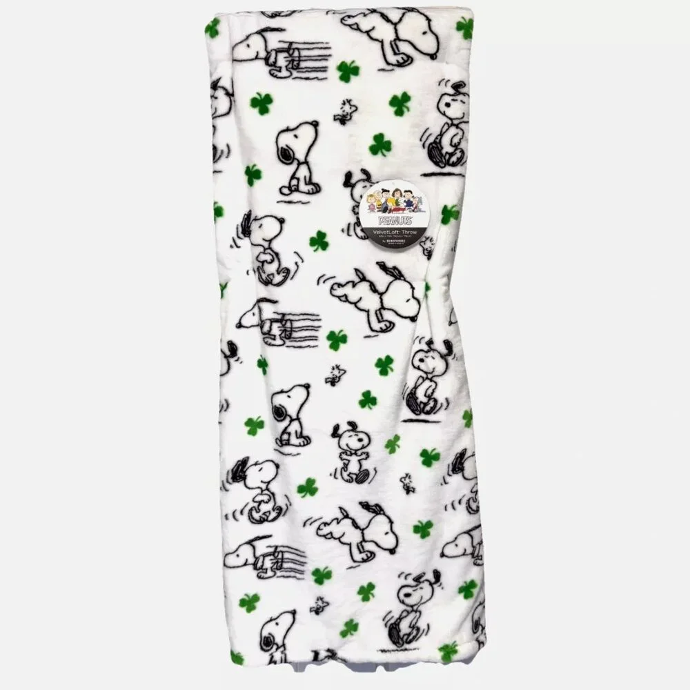 Berkshire Peanuts Snoopy Shamrock St. Patrick Day Blanket Oversized Lucky Clover